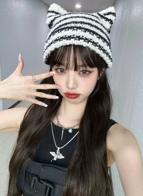 White And Black Striped Cat Ears Beanie | Wonyoung - IVE