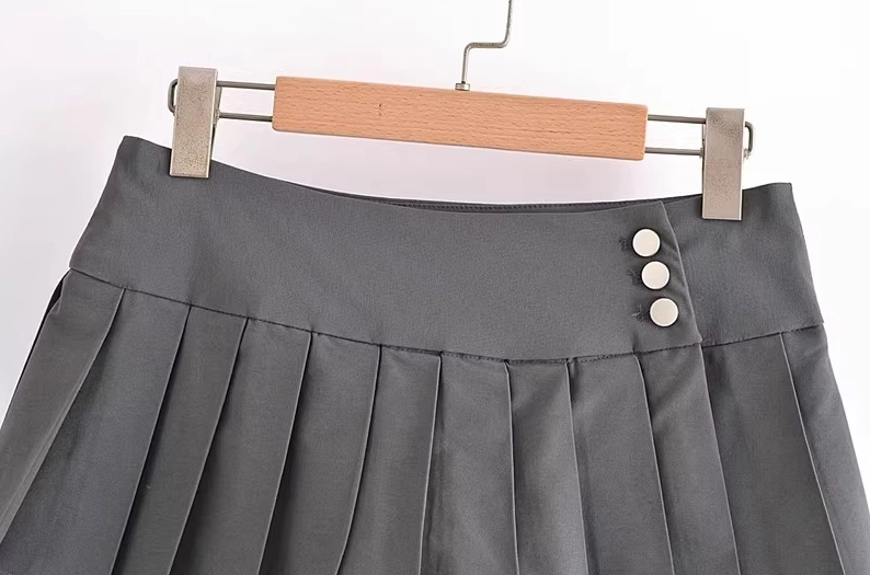 White Triple Buttoned Pleated Skirt | Lisa - BlackPink