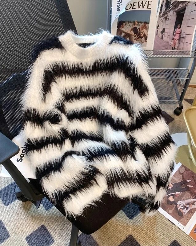 Black And White Stripes Fur Sweater | Seonghwa - ATEEZ