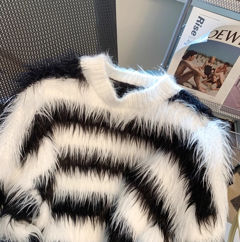 Black And White Stripes Fur Sweater | Seonghwa - ATEEZ