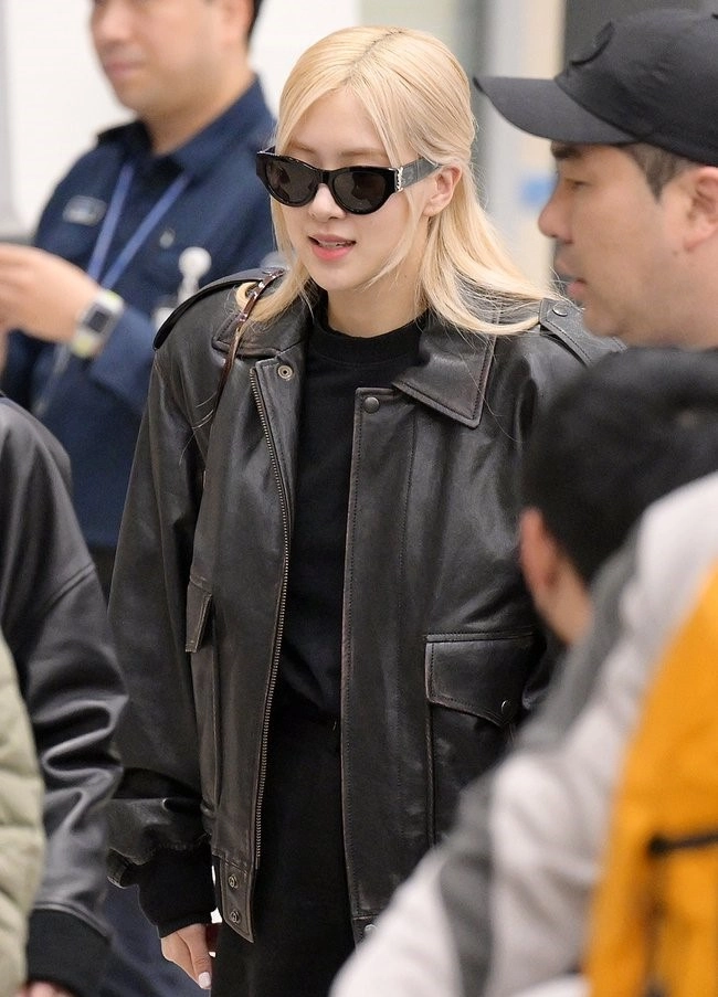 Black Faux Leather Collared Pockets Jacket | Rose