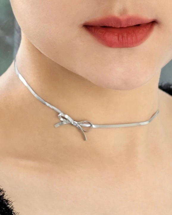 【Kashiko 25HS】Tinkle Ribbon Necklace Metallic Grey Ribbon Choker Necklace | Winter - Aespa