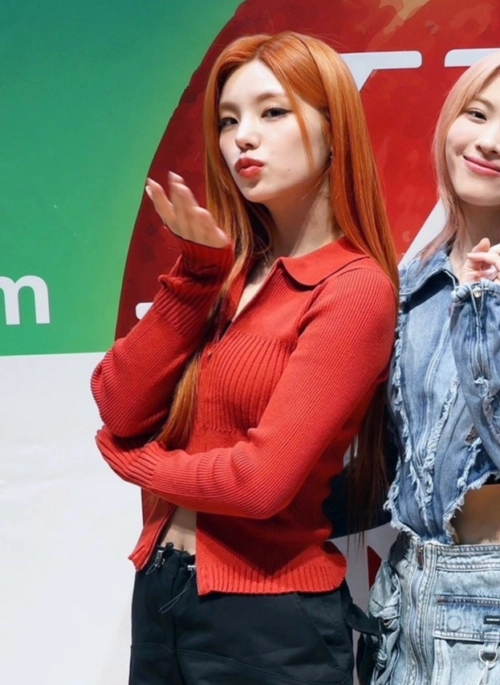 Red Double Zipper Cardigan | Yeji - ITZY
