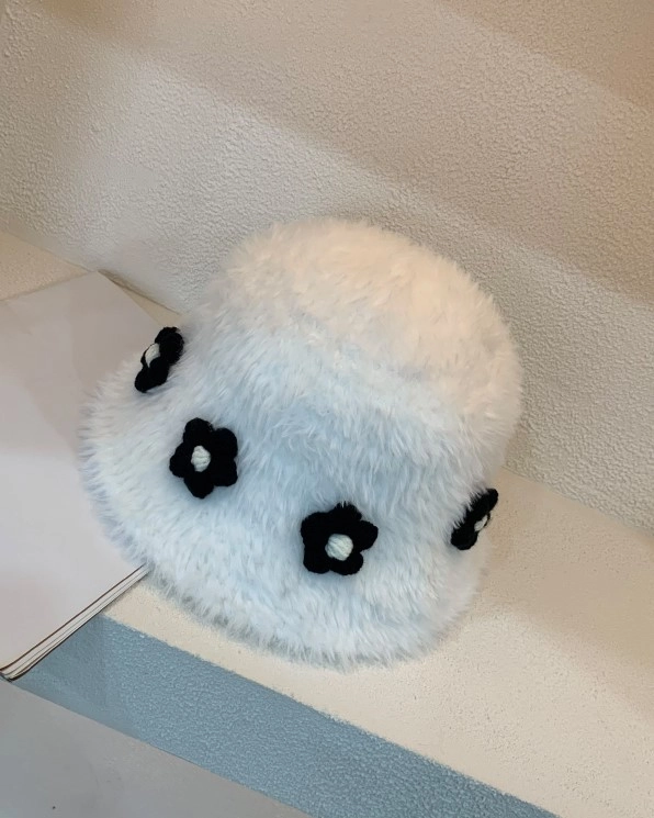 White Flower Embellished Hat | Yuna - ITZY - Fashion Chingu