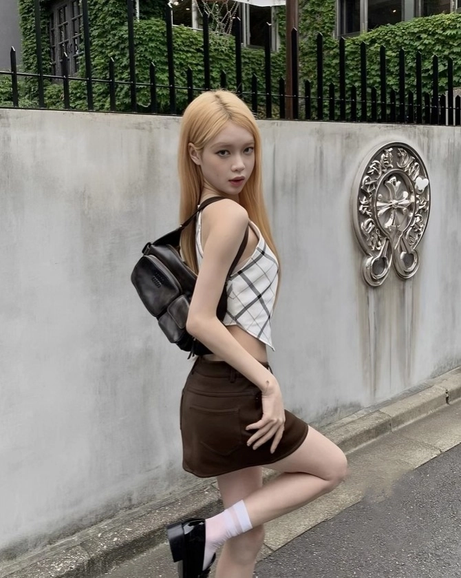 White Plaid Triangle Top | Giselle - Aespa - Fashion Chingu