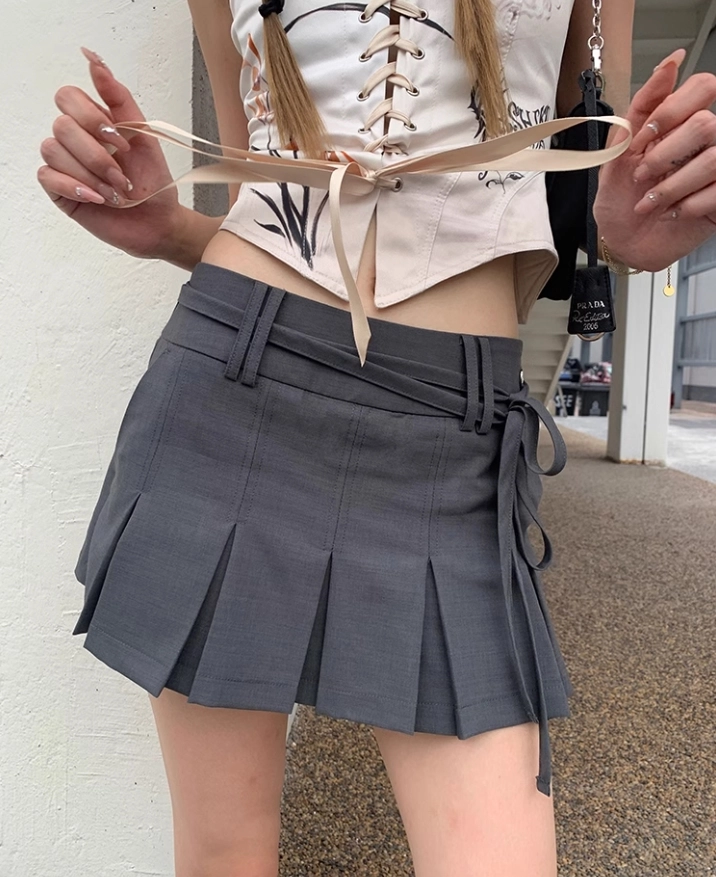 Grey Pleated Skirt With Stringy Belt Detail | Chaewon - Le
