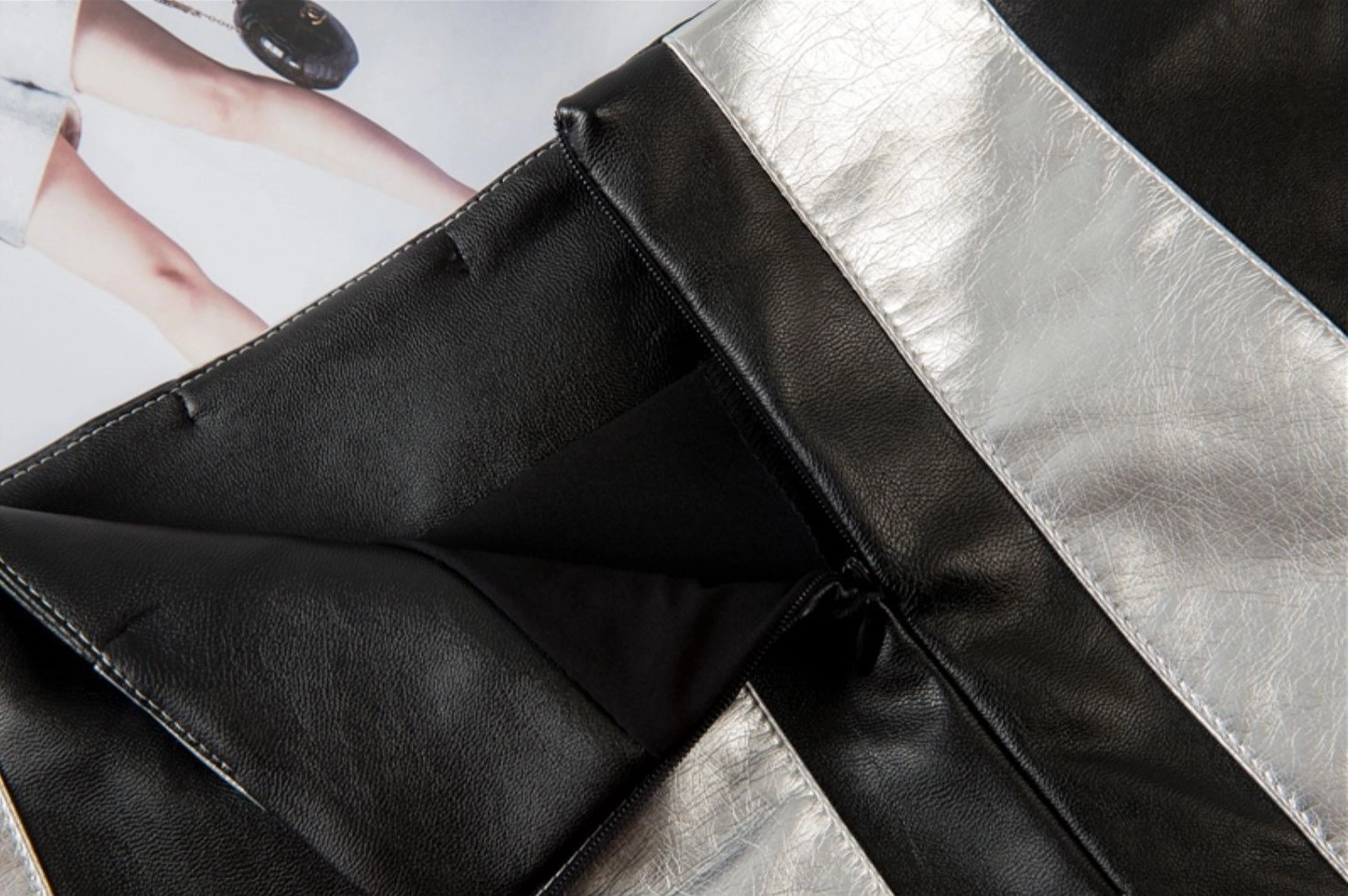 Black And Silver Striped Mini Skirt | Kyujin - NMIXX