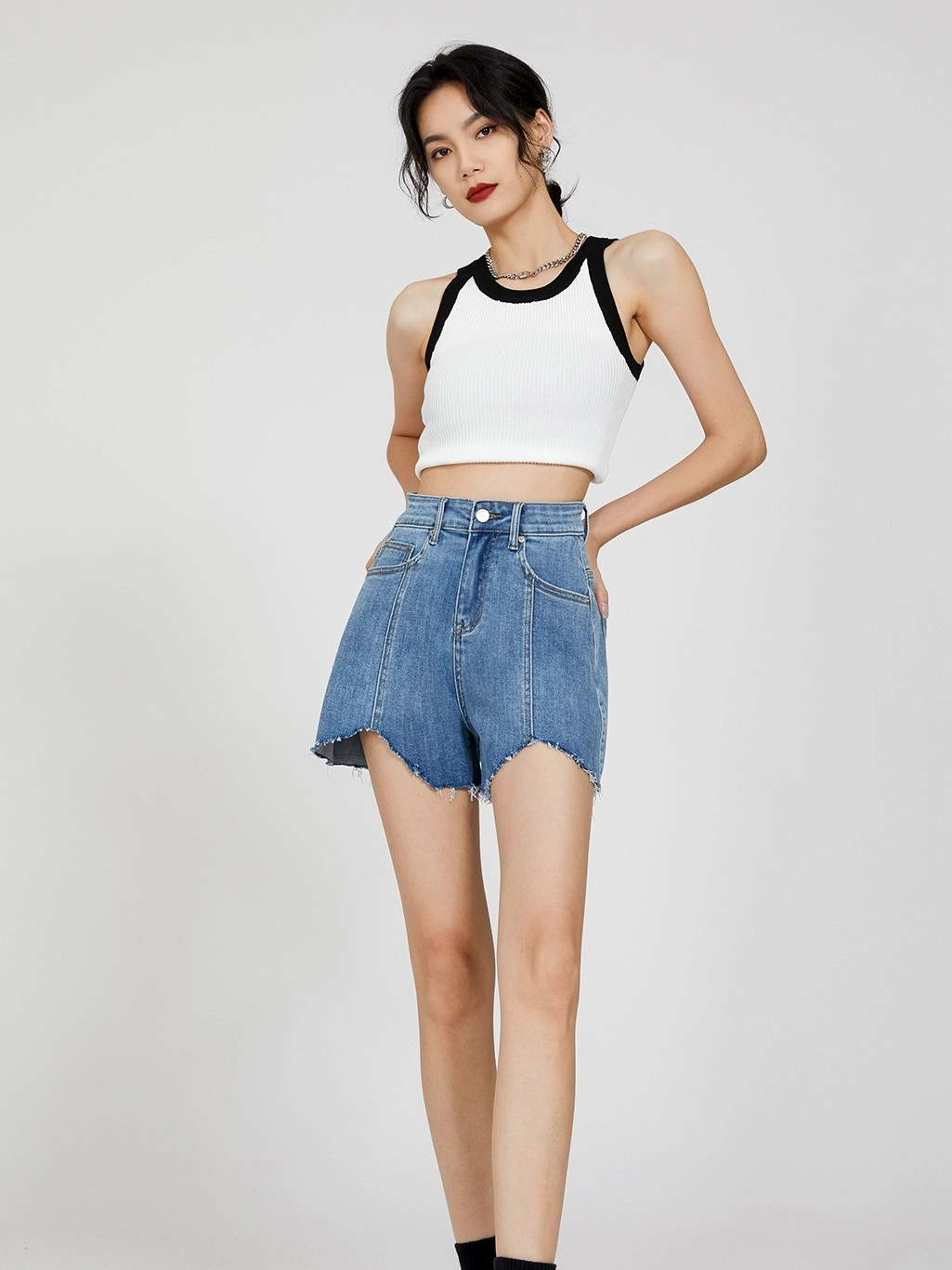 Blue Front Hem Denim Short | Yujin - IVE - Fashion Chingu