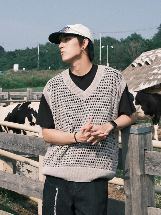 Grey Hollowed Knit Vest | Felix - Stray Kids - Fashion Chingu