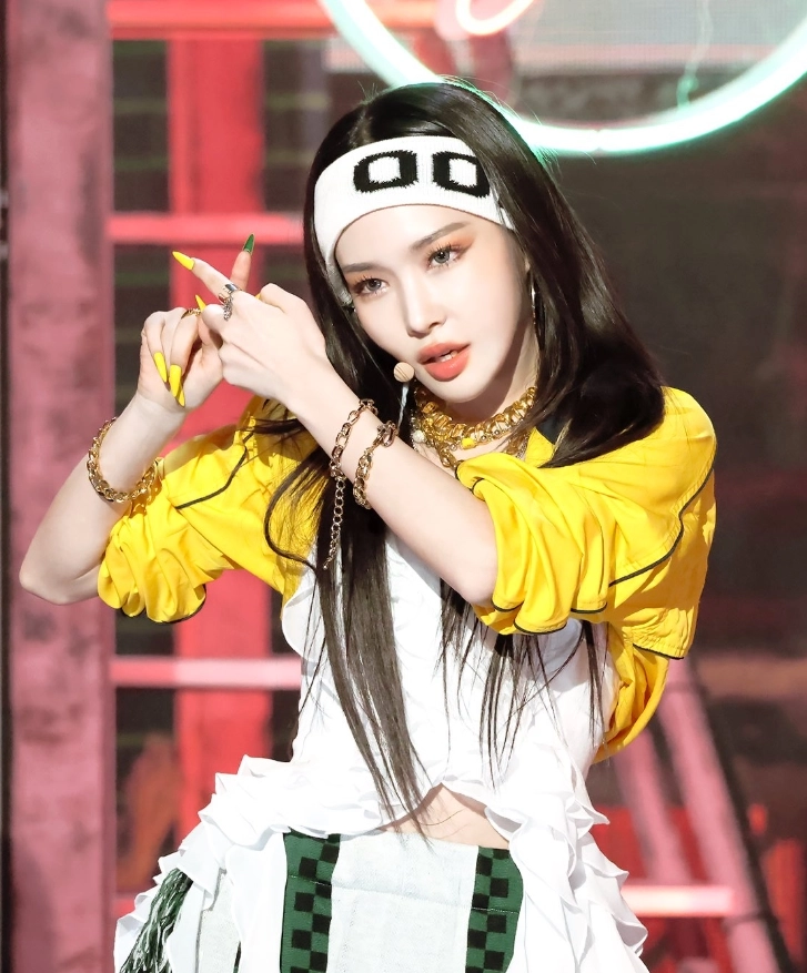 Yellow Windbreaker Crop Jacket | Chung Ha - Fashion Chingu
