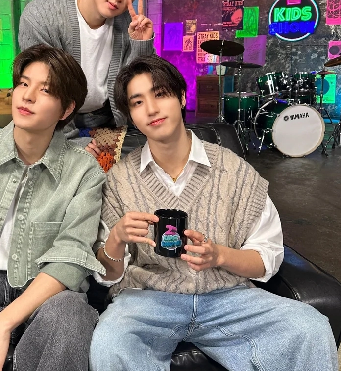 Beige Cable Knit V-Neck Vest | Jisung - Stray Kids - Fashion