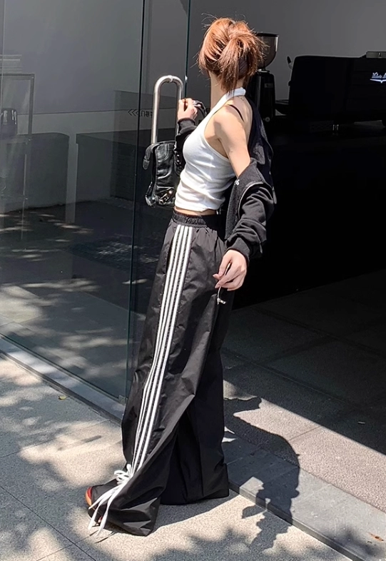 LE SSERAFIM TRACK PANTS（Black） S LE SSERAFIM | Track Pants (Black)