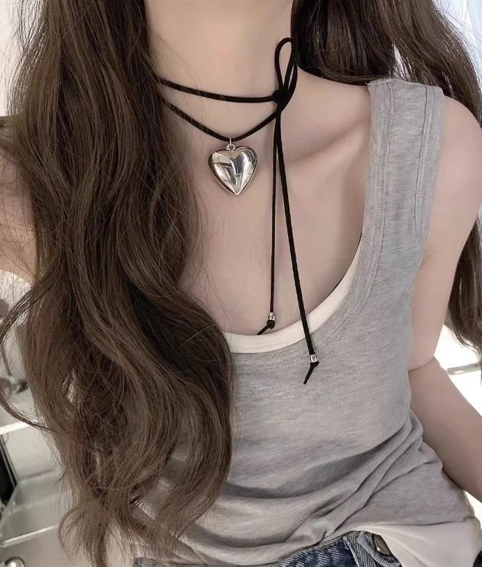 Silver Heart Pendant String Necklace | Wendy - Red Velvet