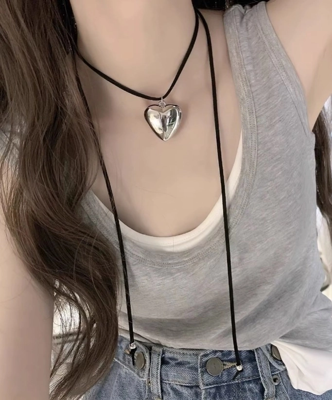 Silver Heart Pendant String Necklace | Wendy - Red Velvet