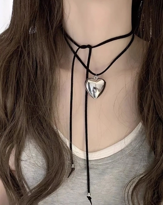 Silver Heart Pendant String Necklace | Wendy - Red Velvet