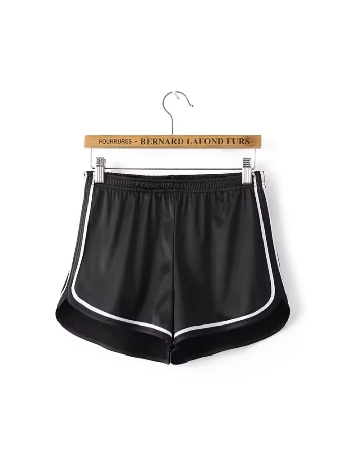 Black Micro Shorts With White Linings | Hyuna - Fashion Chingu