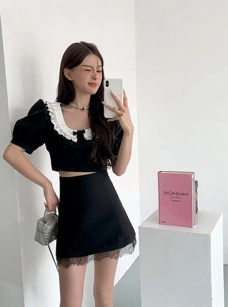 Black Puffed Sleeves Lace Collar Crop Top | Rora - BabyMonster