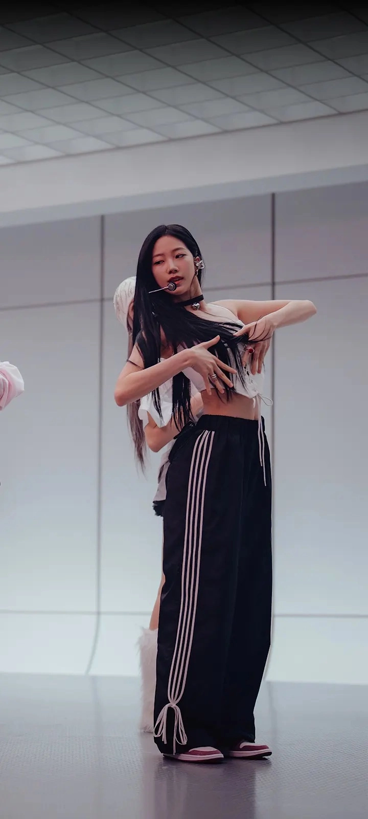 Black Side Bow Stripes Casual Pants | Kazuha - Le Sserafim
