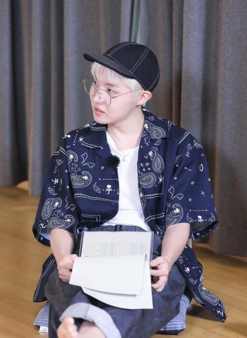 BTS J HOPE着用 aneujac The Speckled Pearl Necklace (2 色) Kpop Inspired J-hope Arson Necklace / BTS Inspired/ Pearl