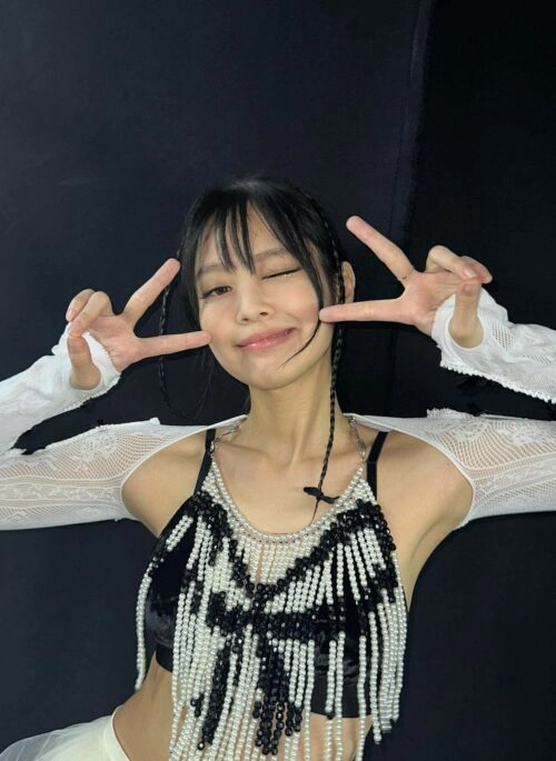 Silver Cross And Pearl Necklace | Yeji - ITZY - Fashion Chingu