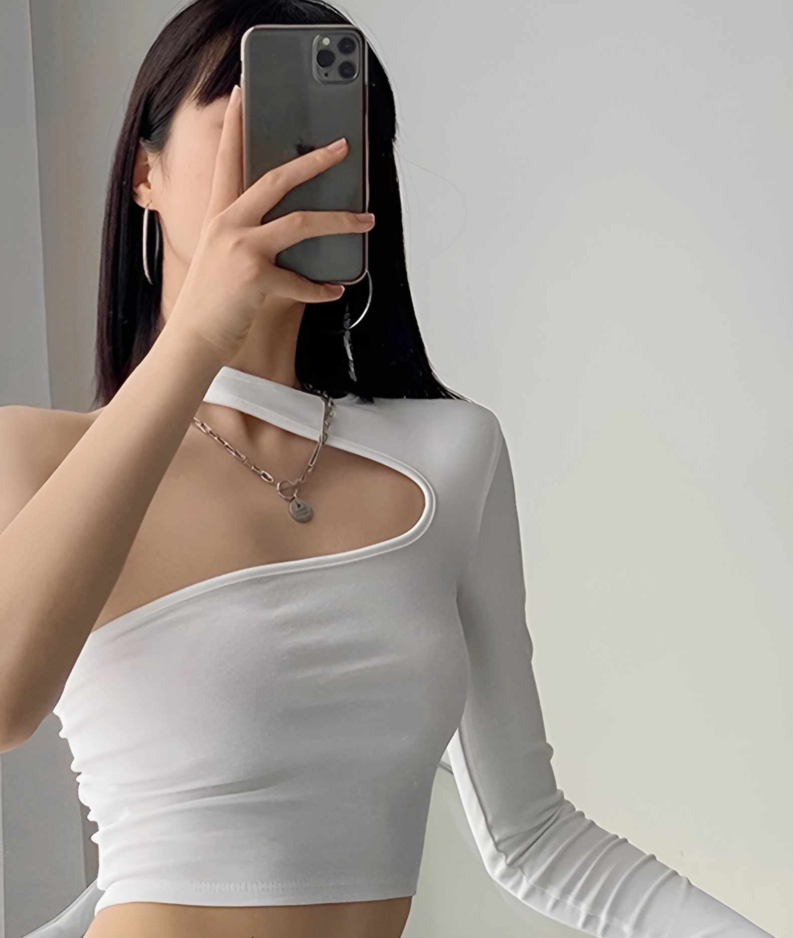 White One-Shoulder Asymmetrical Crop Top | Yeji - ITZY