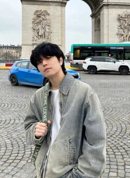 Blue Zip-Up Denim Jacket | Seungmin - Stray Kids