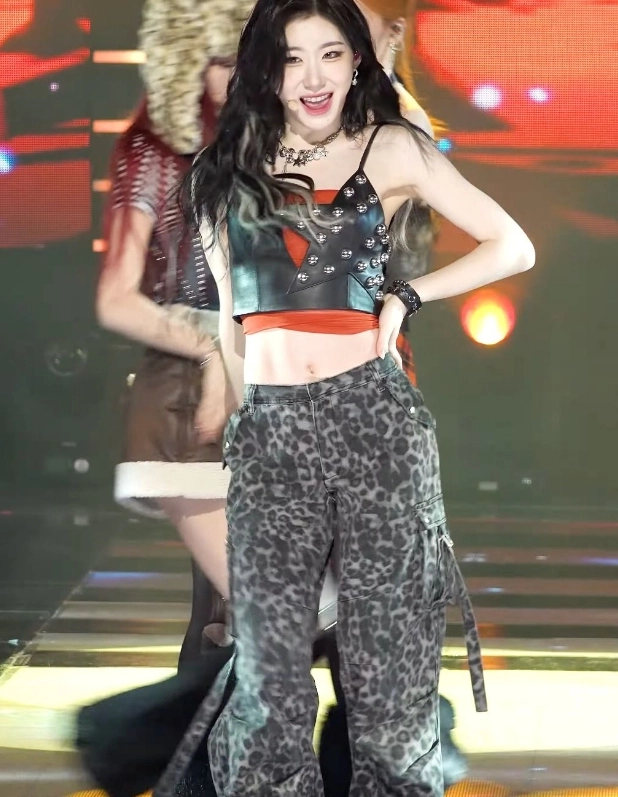 【CHERRYQUIRI】leopard lace cargo pt ♥brown Brown Leopard Print Cargo Pants | Chaeryeong - ITZY