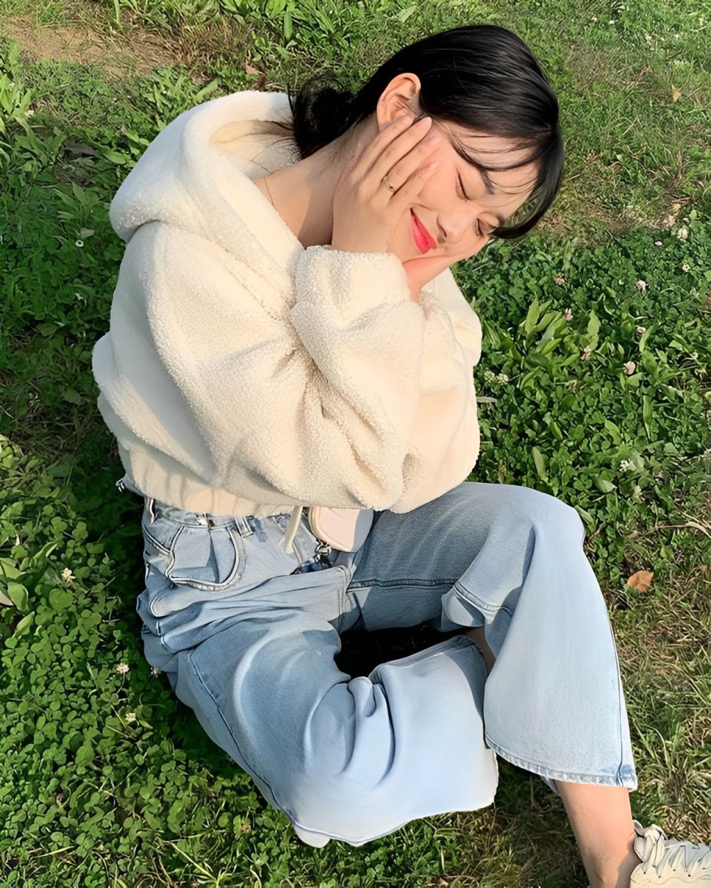 Creamy White Fleece Hooded Cropped Jacket | Wonyoung - IVE