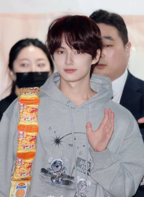 Seventeen | Jun - Fashion Chingu