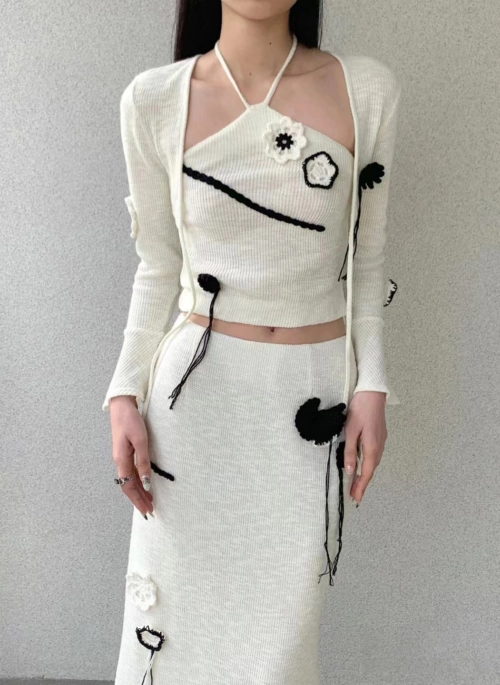 White Flower Embroidered Crop Cardigan | Danielle - NewJeans