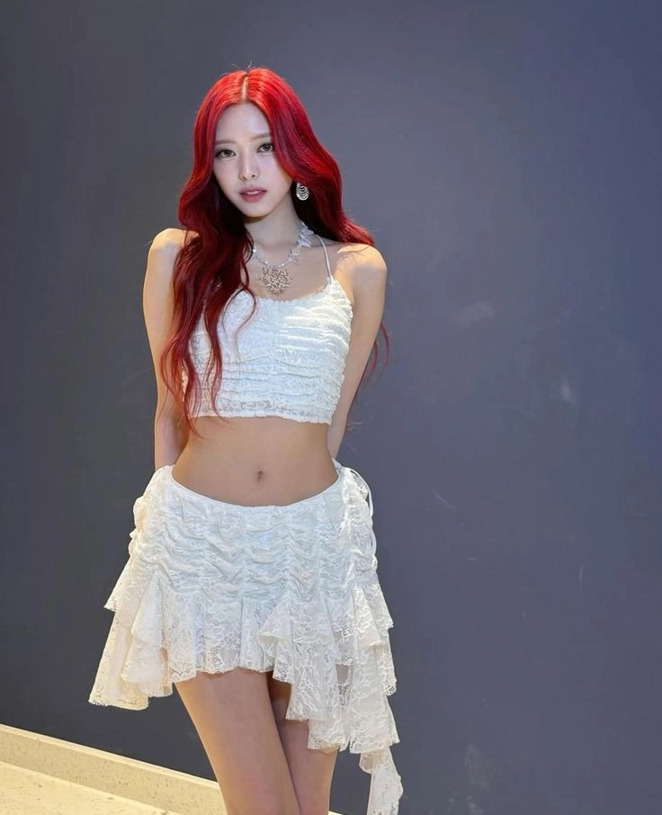 White Irregular Layered Lace Skirt | Yuna - ITZY - Fashion
