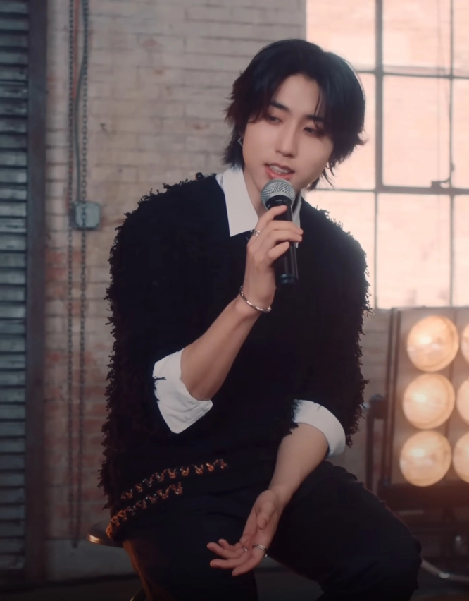 Black Distressed Tassle Knit Sweater | Jisung - Stray Kids