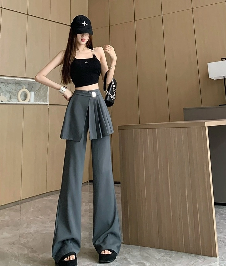 Grey Pants With Pleated Skirt Detail | Yoon - STAYC