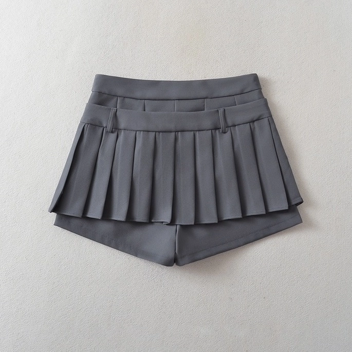 ★ESCSTUDIO★Stud skirt shorts(grey)★正規品/韓国直送料込 Grey Two-Piece Illusion Pleated Skort | Seeun - STAYC