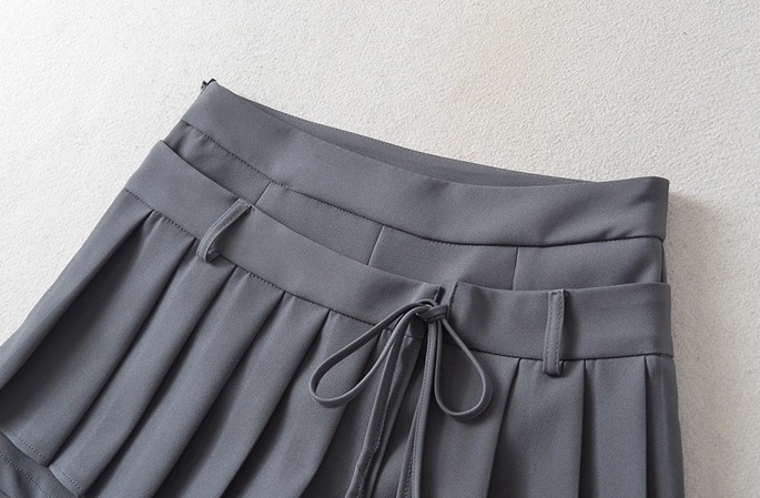 Grey Two-Piece Illusion Pleated Skort | Seeun - STAYC