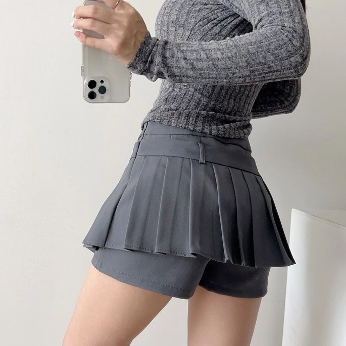★ESCSTUDIO★Stud skirt shorts(grey)★正規品/韓国直送料込 Grey Two-Piece Illusion Pleated Skort | Seeun - STAYC