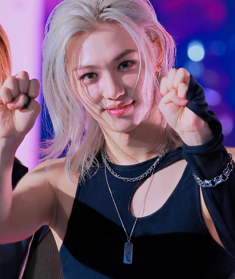 Stray Kids TOP ハイタッチ  Felix Black Asymmetrical Straps Top | Felix - Stray Kids - Fashion