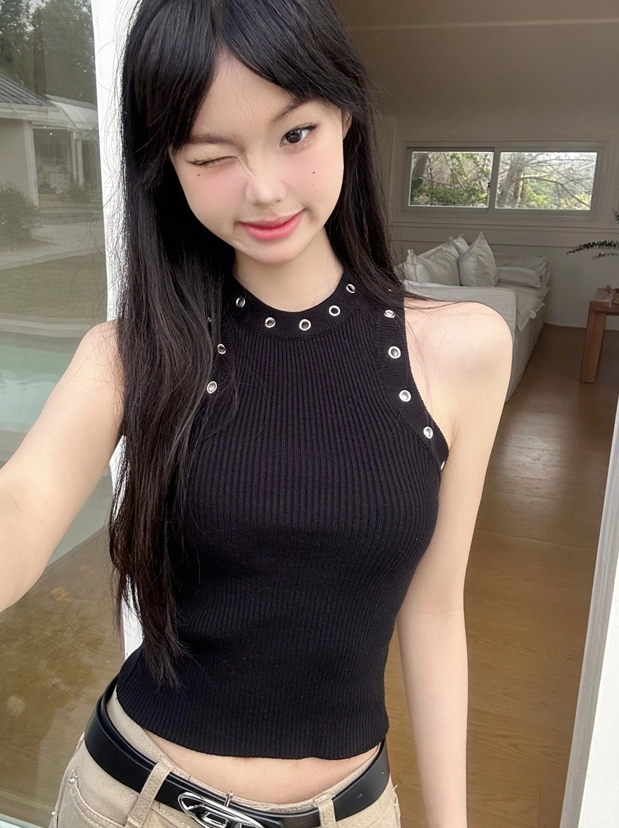 Black Eyelet Tank Top | Asa - BabyMonster - Fashion Chingu