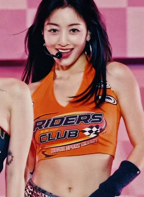 Black Irregular Neckline Crop Top | Jihyo - Twice - Fashion