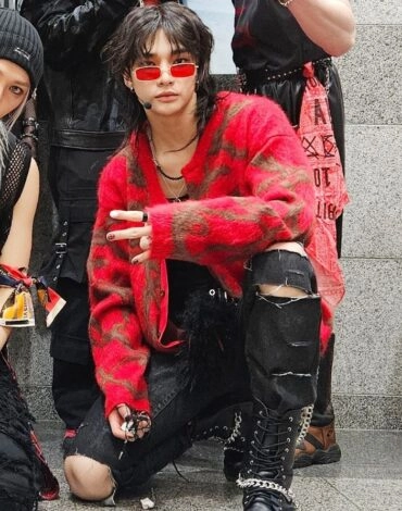 Red Retro Y2K Fit – Hyunjin