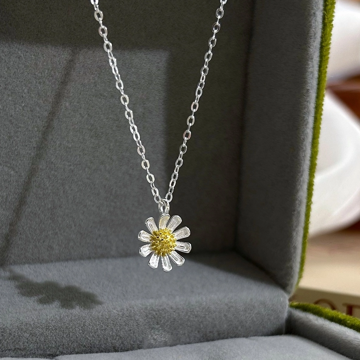 Silver Chained Daisy Pendant Necklace | Jimin - BTS