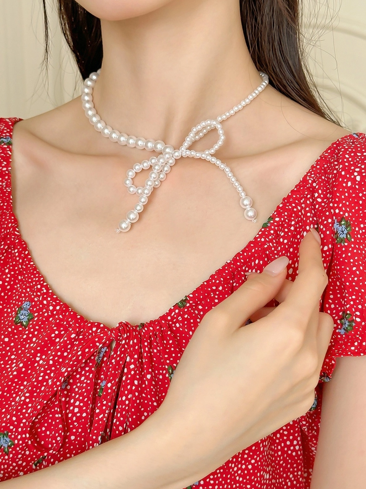 TWICE - chiii White Asymmetrical Pearls Bow Necklace | Jihyo - Twice
