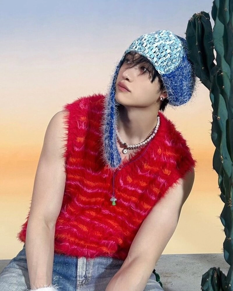 White Daisy Pendant Pearl Necklace | Bang Chan - Stray Kids