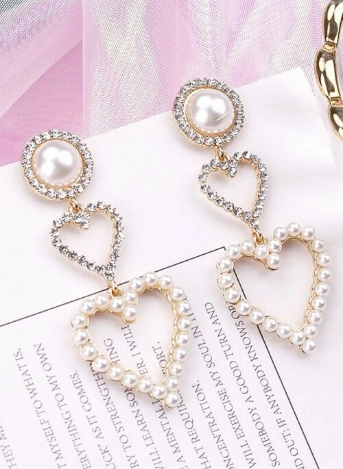 White Double Heart Pearl Earrings | Isa – STAYC