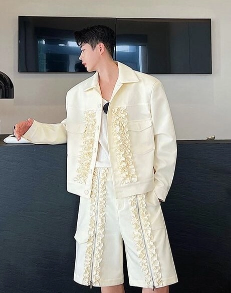 ジャケット・アウター Eaphi RUFFLE LAPEL JACKET beige Eaphi RUFFLE LAPEL JACKET beige Beige Ruffled Collared Jacket And