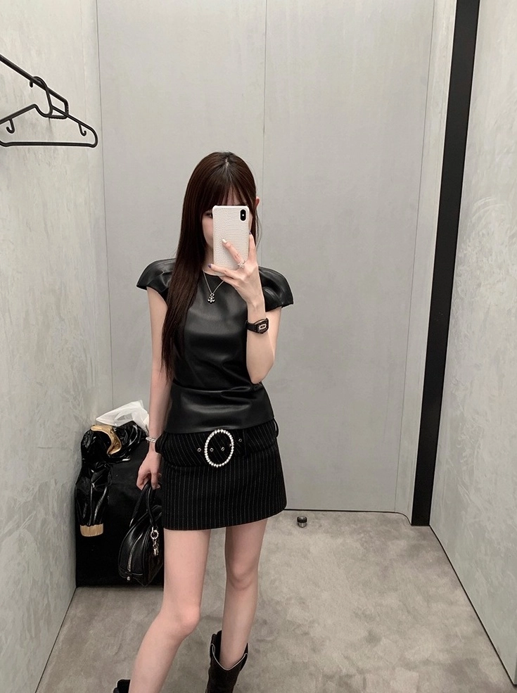 Black Crystal Oval Buckle Skirt | Rora - BabyMonster - Fashion Chingu
