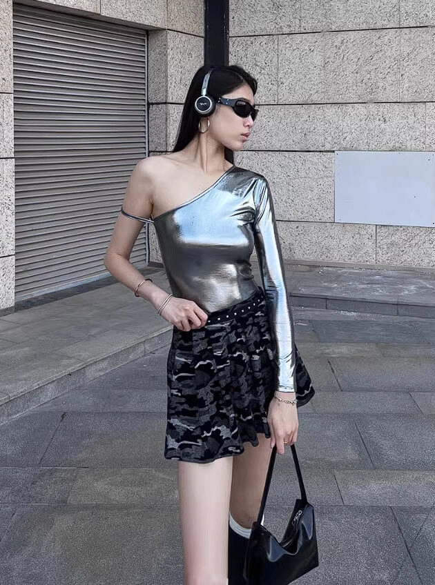 Grey Metallic One Off Shoulder Top | Karina - Aespa