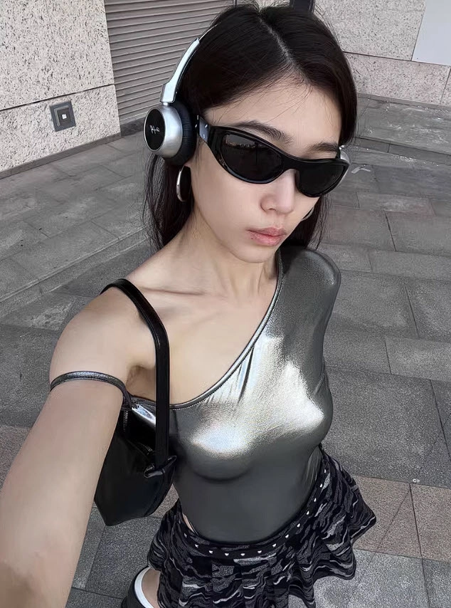 Grey Metallic One Off Shoulder Top | Karina - Aespa