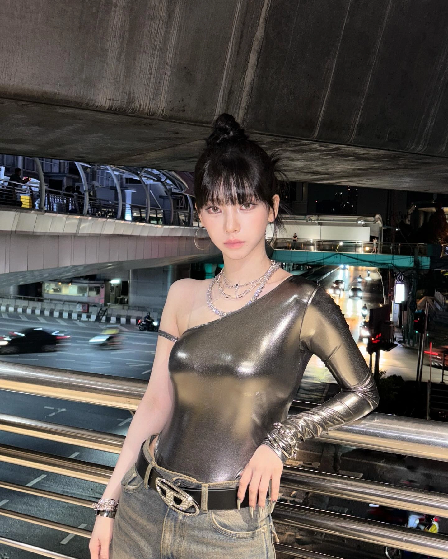 Grey Metallic One Off Shoulder Top | Karina - Aespa