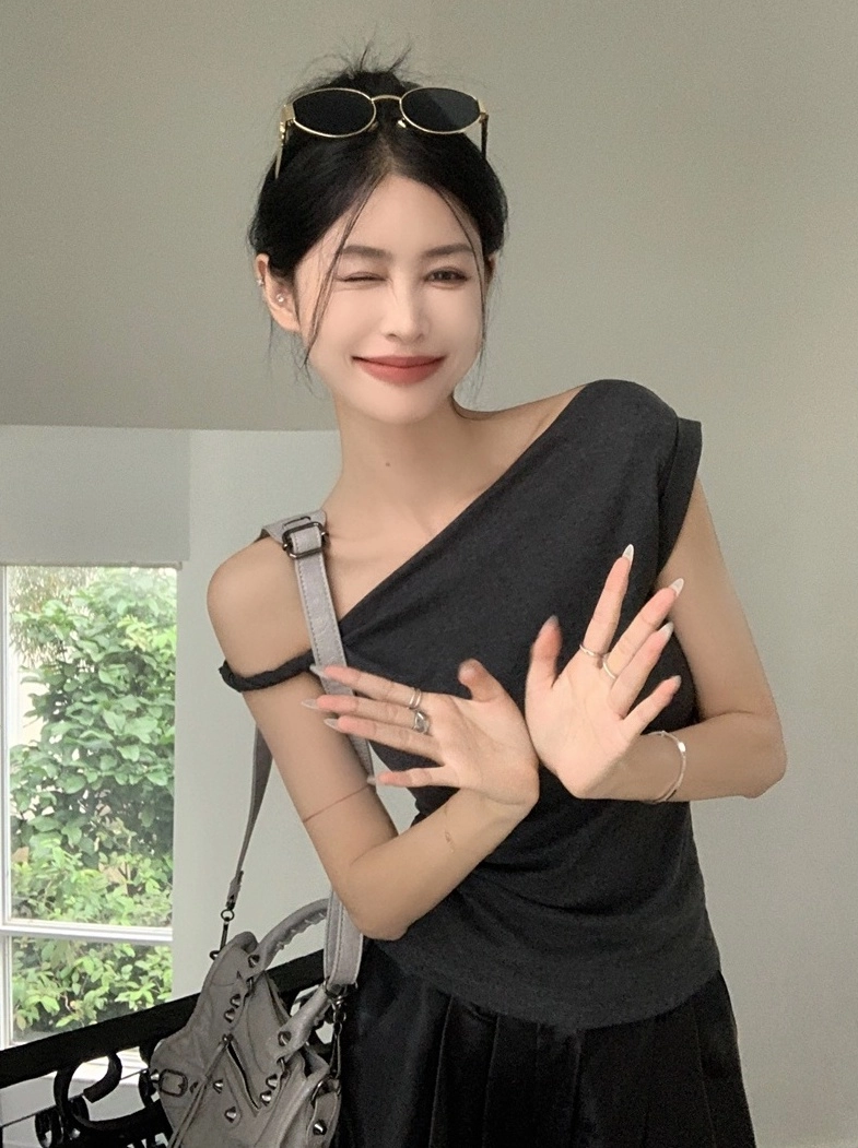 Grey Off-Shoulder Asymmetrical Top | Miyeon - (G)I-DLE